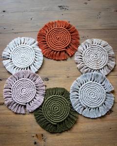 Posavasos Redondo Bohemio Hecho a Mano de Lino con Borde de Borlas, 350 mm de Diámetro, Color Natural, Acabado Mate - Product Image 5