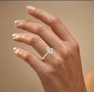 Bague de fiançailles en or rose 10 carats avec halo est-ouest et diamants de laboratoire taille marquise 2,00 CTW - Product Image 5
