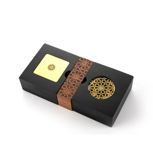 Caja de regalo de madera negra para quemador de oud con intrincados detalles dorados y tallados, perfecta para almacenamiento de incienso de lujo y aromaterapia en el hogar. - Product Image 1