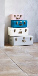 Juego de baúles metálicos azul pizarra con cierres plateados pulidos para una organización elegante del dormitorio - Product Image 5