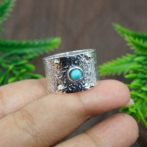 Anillo de Turquesa Arizona, Anillo de Plata de Ley 925 con Pequeñas Bolas de Latón, Diseño Martillado, Anillo de Declaración, Joyería de Turquesa - Product Image 2