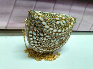 Bolso de Mano Mini de Latón Hecho a Mano con Mosaico, Cadena de Diamantes de Imitación, Solapa y Forro de Terciopelo de 7 Pulgadas para Fiesta de Boda o Noche de Mujer - Product Image 4