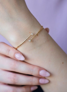 กำไลข้อมือทอง 14K ดีไซน์ทันสมัย ประดับเพชรแล็บคู่ 0.10 กะรัต แบบเปิดได้ สไตล์มินิมอล ชิค - Product Image 3