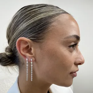 Boucles d'oreilles en diamant poire 4,25 carats, cultivé en laboratoire, or blanc 14 carats - Product Image 4