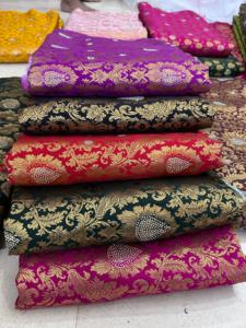Tela de Seda Jacquard Brocada de Peso Medio, Ecológica y de Calidad Premium, con Patrón Floral para Sarees, Lehenga, Blusas y Manualidades - Product Image 3