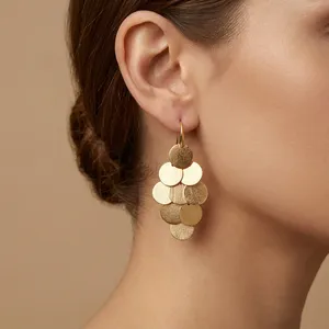 Pendientes Colgantes Clásicos de Latón Chapado en Oro de 18K al por Mayor, Antideslustre, de Alta Calidad para Mujer, Joyería para Fiestas y Aniversarios - Product Image 2