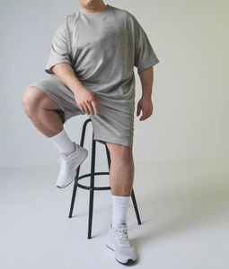 Ensemble de survêtement respirant deux pièces en molleton bouclette 300 g/m² de haute qualité pour homme, avec t-shirt pull-over et short personnalisé - Product Image 3