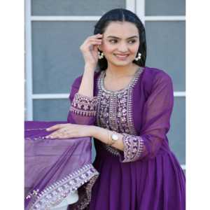 Vestido de Noche Morado Bordado de Diseñador con Trabajo de Secuencia de Codificación Única, Talla S - Product Image 4