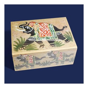Nouveau modèle luxueux Design fait à la main boîte en stéatite avec Jali Work Top artiste indien pour la décoration de la maison et l'article de boîte à bijoux - Product Image 1