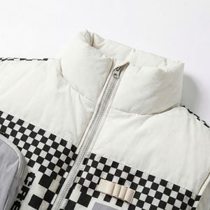 Chaleco Gráfico Elegante |   Chaleco Utilitario Unisex con Estampado a Cuadros |   Moda de Exterior a la Moda - Product Image 3