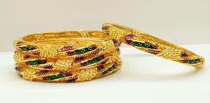 SARA Dubai Juego de 4 Brazaletes de Alta Calidad Chapados en Oro de 24K para Mujer, Accesorio Moderno para Aniversario, 2 GRM - Product Image 3