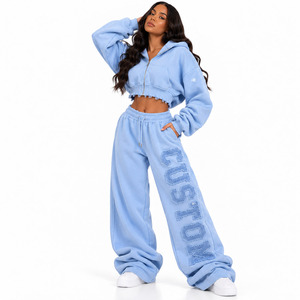 Ensemble de survêtement tendance pour femme, en molleton épais, avec sweat à capuche court à appliques effet usé et veste zippée bleu ciel, pantalon de survêtement à jambes larges, personnalisable OEM - Product Image 3