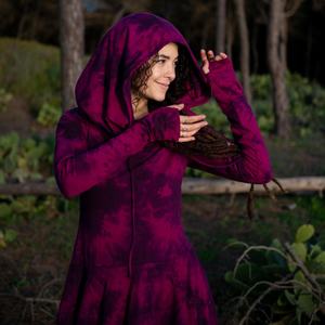 Robe à capuche tie-dye Elven Pixie, tenue de festival bohème, robe d'été légère et fluide pour femmes - Product Image 2