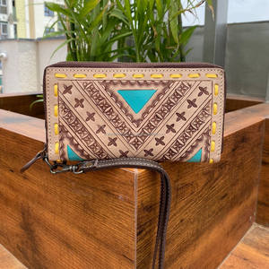 Embrayage Offre Spéciale usiné à la main sculpture coque de téléphone élégant en cuir véritable nouveau Design bracelet portefeuille multi-utilisations portefeuilles occidentaux - Product Image 3