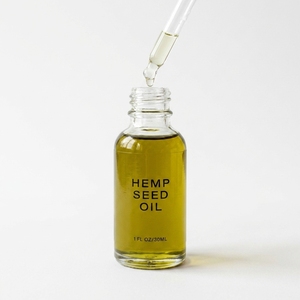 Aceite de Semillas de Cáñamo 300-400 USD/Tonelada, Alto Contenido Omega 3-6-9, Aceite de Cáñamo a Granel, Suministro de 10 MT, Grado Nutricional - Product Image 3