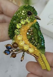Broche brodée à la main avec perles, art élégant et portable pour vestes, foulards et chapeaux, broche de luxe avec broderie de perles - Product Image 2