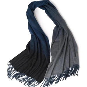 Écharpe de luxe personnalisée pour femme en mélange de laine douce, finition élégante et style tendance pour l'hiver - Product Image 4
