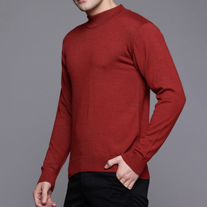 เสื้อยืดคอกลมโอเวอร์ไซส์ผู้ชาย ผ้าฝ้าย 100% สีพื้น ผ้าฟลีซ พร้อมบรรจุภัณฑ์แบบกำหนดเอง ปรับแต่งสีและโลโก้ได้ - Product Image 3