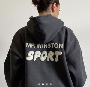 เสื้อฮู้ดดี้ทรงโอเวอร์ไซส์ MR WINSTON SPORT ลายพิมพ์นูน สไตล์วินเทจ หนานุ่ม ใส่ได้ทั้งผู้ชายและผู้หญิง สำหรับสตรีทแวร์ - Product Image 2