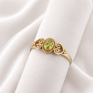 Bague ovale en péridot naturel, ton or, bande en filigrane, style vintage, faite à la main, élégante, bijou de créateur pour femme - Product Image 5
