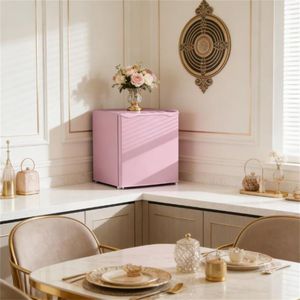 Mini Refrigerador Vertical Rosa de Escritorio, Pequeño y Conveniente - Product Image 1