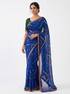 Sari en polyester imprimé numérique bleu avec blouse verte pour femme, style indien, longueur ras du sol, idéal pour mariage traditionnel ou tenue décontractée de soirée - Product Image 1