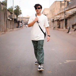 Fournisseur de t-shirts de qualité professionnelle, logo personnalisé, vêtements hipster, coupe ample, 100% coton, t-shirt surdimensionné lourd pour hommes - Product Image 5