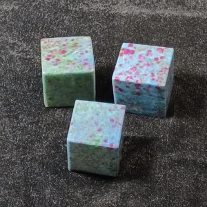 Meilleure qualité rubis kyanite cube pierre semi-précieuse artisanat pour la décoration de la maison prix de gros disponibles auprès de l'inde - Product Image 1