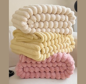 Couverture chaude en flanelle épaisse, couverture en polaire corail, couverture en peluche pour la sieste au bureau, couverture en polaire lapin douce comme du lait - Product Image 6