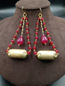 Boucles d'oreilles créoles ethniques plaquées or Amaira Jewels Ma-788 avec perles d'imitation pour mariage - Product Image 4