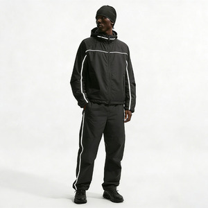 Conjunto Deportivo Impermeable Unisex OEM, Negro, con Capucha, Cierre de Cremallera, Estilo Deportivo, para Invierno, Corte Regular, Bolsillos Laterales, TENDENCIA - Product Image 1