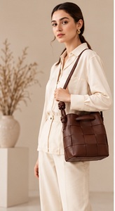 Bolso de Hombro Tipo Cubo para Mujer, de Cuero Genuino, Moderno, Suave y Elegante, con Cordón Ajustable, Ligero y de Gran Capacidad - Product Image 4