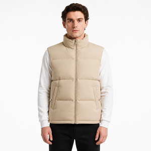 Afronta las mañanas frías con confianza con esta chaqueta tipo chaleco para hombre, diseñada para un aislamiento cálido y un movimiento cómodo al aire libre. - Product Image 1