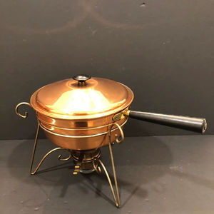 Plat à chafing vintage décoratif en cuivre avec poignées en laiton et support en fer pour restaurant, hôtel, buffet, traiteur - Product Image 1