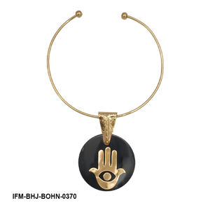 Collier pendentif main Hamsa en corne noire, fait main, religieux - Bijou amulette protectrice pour femme, idéal pour un anniversaire - Product Image 1