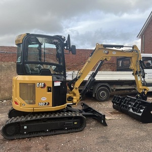 Mini-excavatrices CAT 302.7 CR conçues pour les travaux de construction à petite échelle, l'aménagement paysager et les travaux utilitaires, avec une utilisation facile - Product Image 5