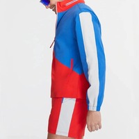 Conjunto deportivo de dos piezas para hombre con logotipo personalizado, chaqueta cortavientos de nailon con cremallera y pantalones cortos con forro de malla.