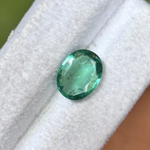Émeraude naturelle zambienne de qualité supérieure 2,50 CTS AAA vert vif pour la fabrication de bijoux, pierre précieuse faite à la main, produit en vrac personnalisé - Product Image 2