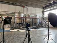 Moderne apparatuur voor de verwerking van smaakvolle sappen voor de productie van gearomatiseerde dranken door middel van meng-, mix- en homogenisatiemachines