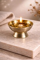 Lampe Diya en laiton antique, Deepak traditionnel à huile pour les cérémonies religieuses, Puja, Mandir, culte au temple et Aarti de Diwali