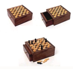 Jeu d'échecs magnétique en bois fait main avec tiroir, jeu de société en bois portable de voyage, échiquier en bois personnalisé avec pions - Product Image 1