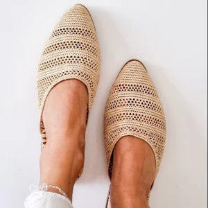 Mules en raphia faites à la main : Pantoufles d'été marocaines - Product Image 1