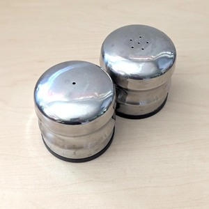 Juego de Saleros de Acero Inoxidable de Tendencia en la Industria, Dispensadores de Especias y Hierbas de Metal Duradero, Ecológicos, Herméticos y de Grado Alimenticio - Product Image 1