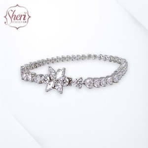 Pulsera de Diamantes 100% Naturales con Cierre Marquise en Oro Sólido de 18K, Color GH, Claridad SI1-2, de Sheri Jewels - Product Image 1