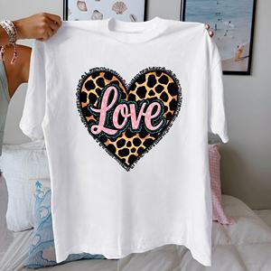 เสื้อยืดผู้หญิงแขนสั้นผ้าฝ้าย 100% ลายหัวใจเสือดาว สวมใส่สบาย - Product Image 1