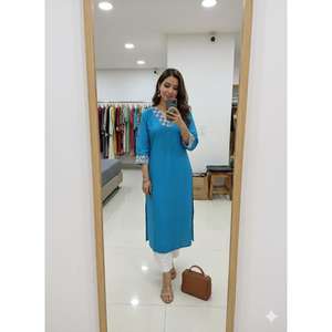 全新推出优质恰内德里丝绸库尔塔长袍，白色帕拉佐棉质衬里，刺绣工艺，传统派对装，最佳女式休闲装 - Product Image 1