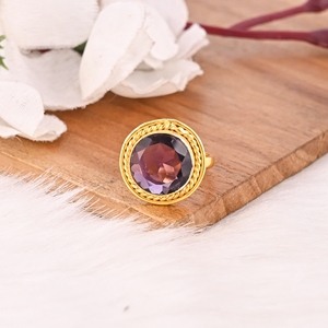 Bague en laiton plaqué or avec améthyste violette style vintage, bijoux de mode élégants pour femme, à porter au quotidien - Product Image 3