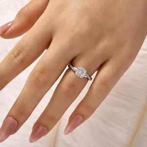 Nueva Colección Anillo de Compromiso con Corte Cojín de Moissanita 925, Anillo de Viaje, Plata de Ley Chapada en Oro Blanco de 2.0 Quilates para Mujer - Product Image 5