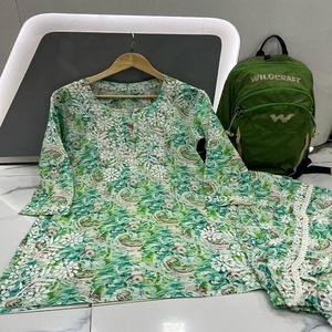 Mujeres Chikankari Kurti de excelente calidad para bodas y festivales de proveedores y exportadores indios a precio mayorista - Product Image 3