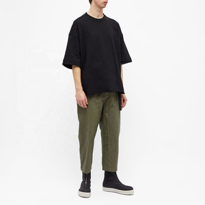 T-shirt en coton noir surdimensionné pour homme, col rond, manches courtes, couleur unie minimaliste, respirant, tricoté, coupe régulière, longueur normale - Product Image 2